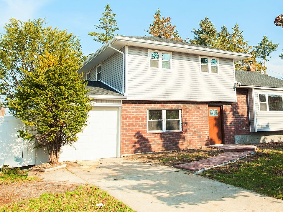 1st image of 304 10th St SE