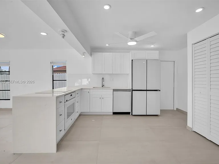 2706 Scott St — Photo 13