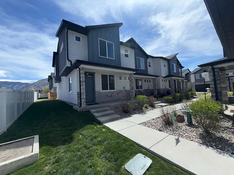 265 E 1725 N #4 — Photo 1