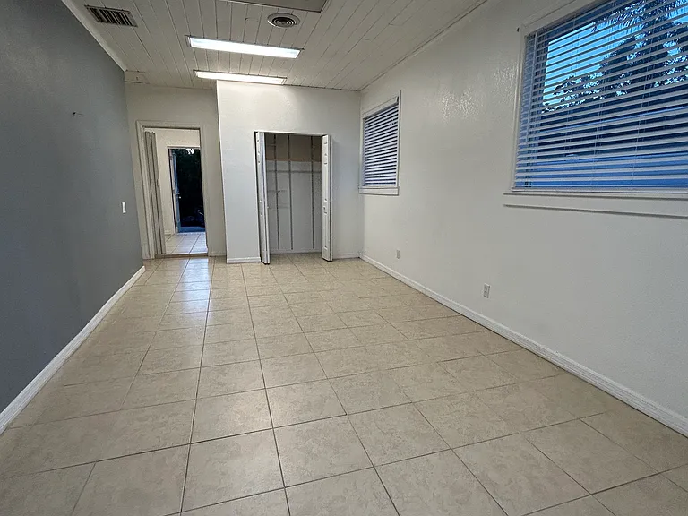 308 N Himes Ave — Photo 18