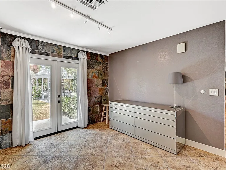 4153 Woodcrest Rd — Photo 11
