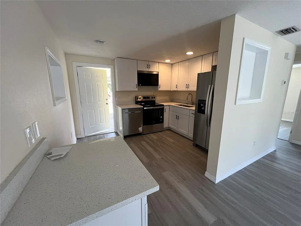 Building Photo - 275 Pineapple St #1