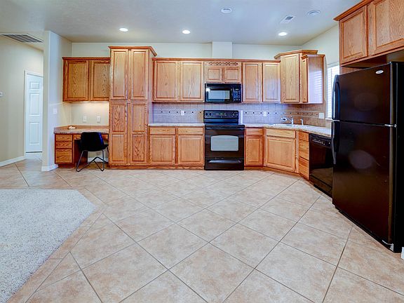4th image of 558 Garden Cress Ct