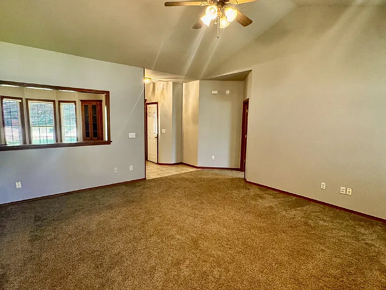 3802 Maple Rd — Photo 9