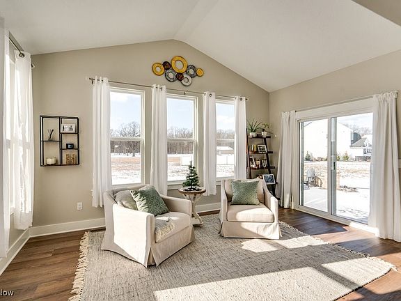 4th image of 8960 Leatherleaf Dr