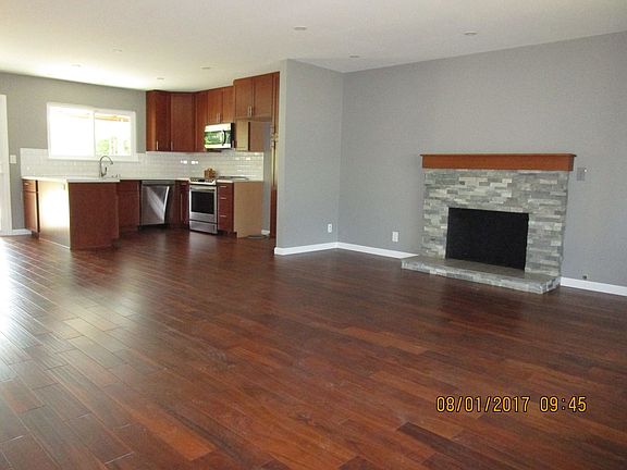 3rd image of 185 Richard Pl