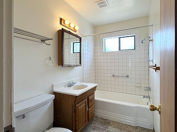 3rd image of 1116 Henderson St #1116