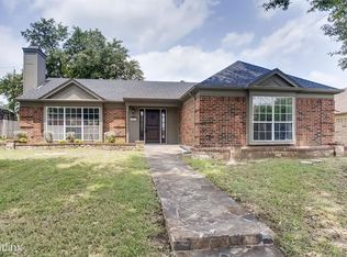 2213 Country Dell Dr, Garland, TX 75040
