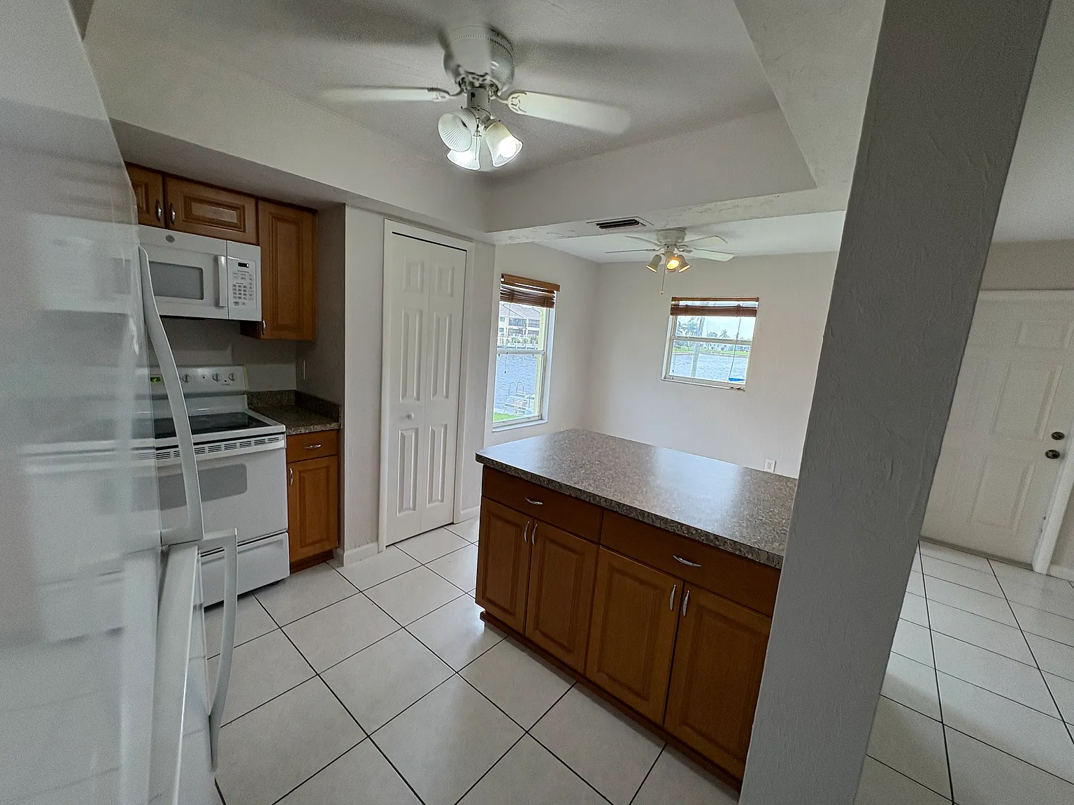 6 bed, 3300 sqft, $1,695 — Photo 3