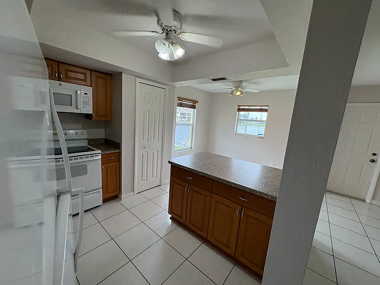 4520 SE 5th Pl #1 — Photo 5