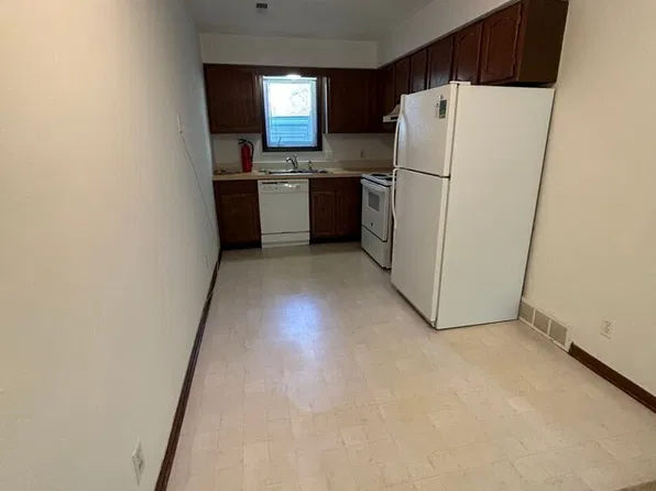 630 N 9th St APT 15, Carlisle, IA 50047