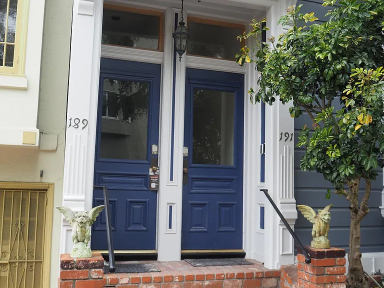 Door left: 189 A & B. Door right 191 A & B