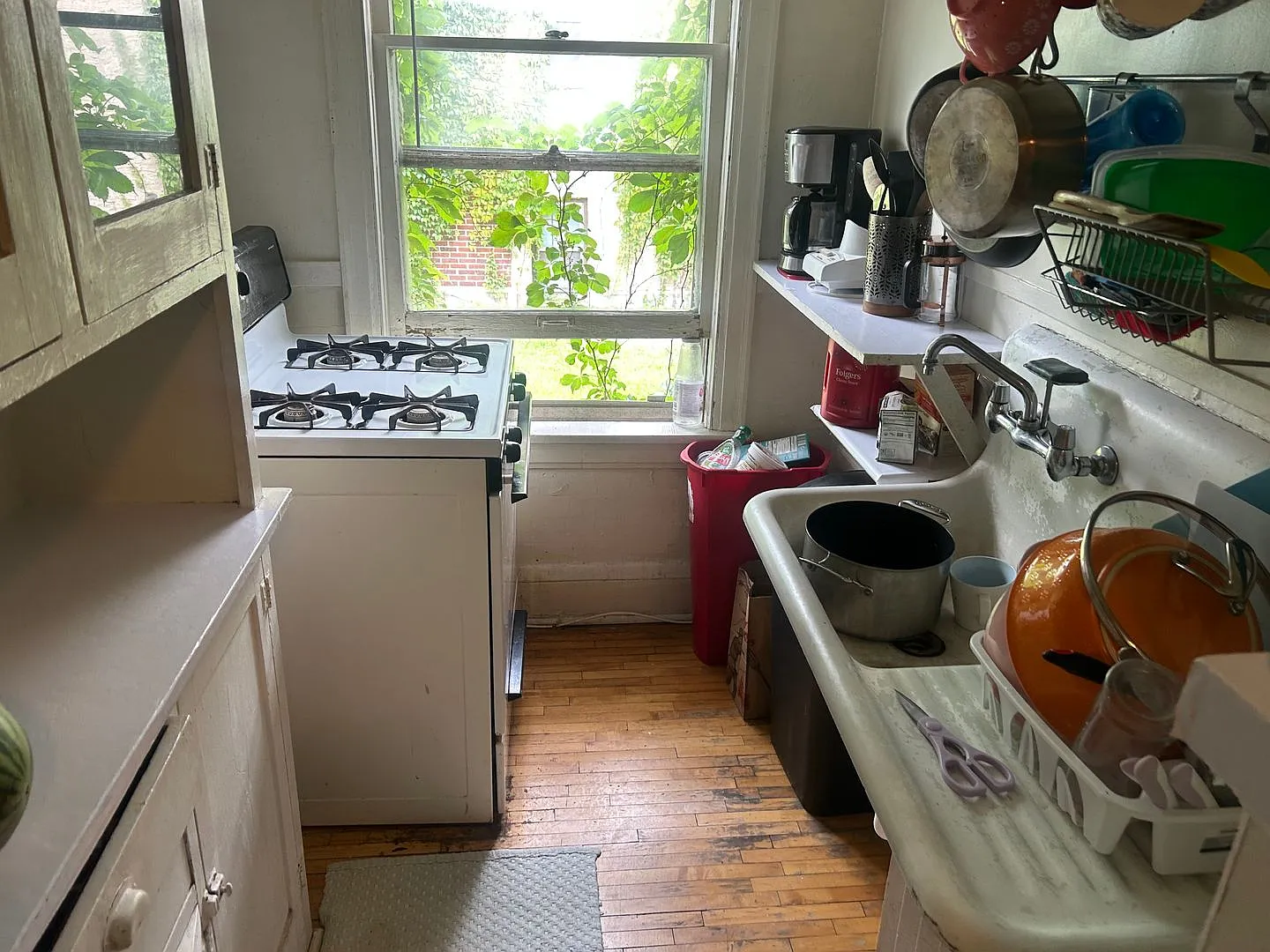 1017 Linwood Ave — Photo 1