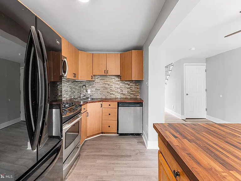 424 S Church St — Photo 13