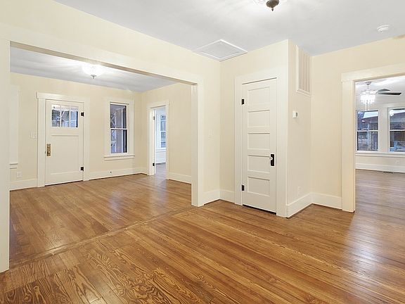 4th image of 606 W Travis St