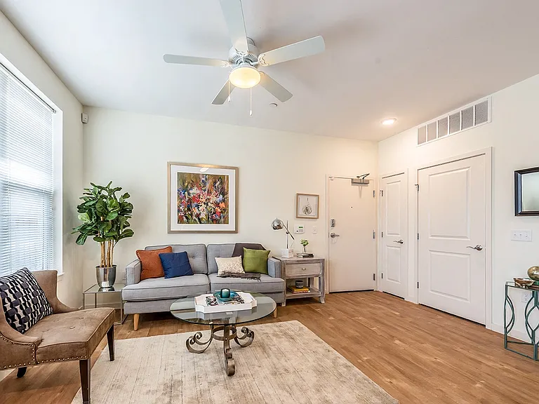 Legacy Pointe at Poindexter Apartments — Photo 16