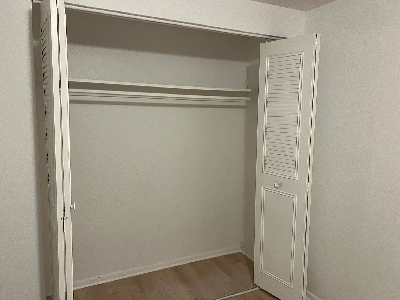 2386 S Linden Ct — Photo 3