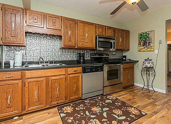 3rd image of 407 W 5th Ave
