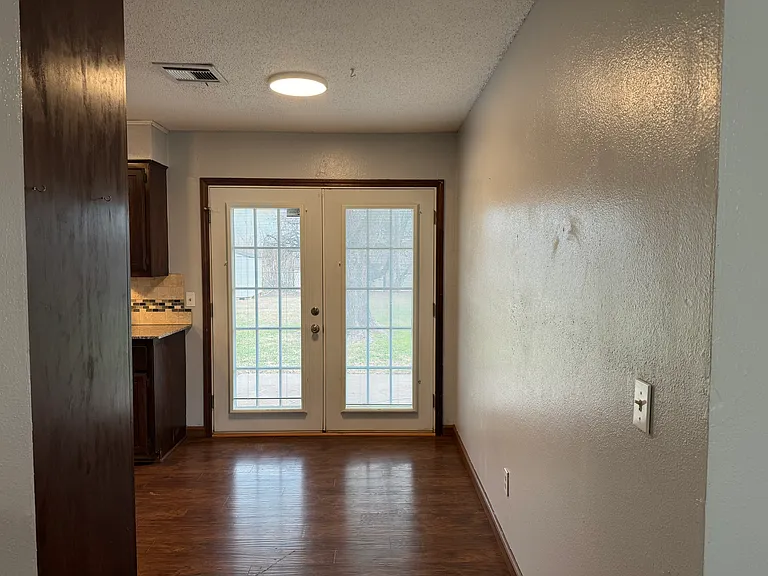 13908 Jeffery Dr — Photo 10