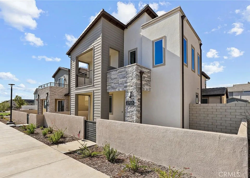 27113 Tamarack Ln