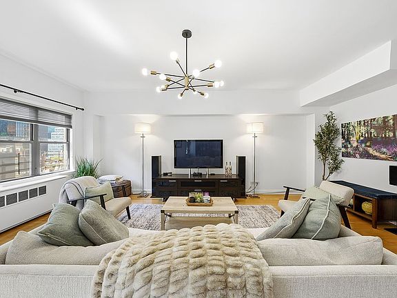 4th image of 301 E 48th St APT 15/16G