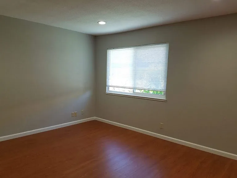 393 Englert Ct — Photo 5