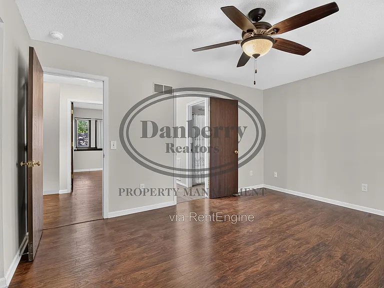 5409 Westcastle Dr #4 — Photo 19