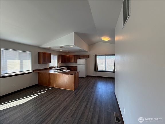 4th image of 111 W Annie Place