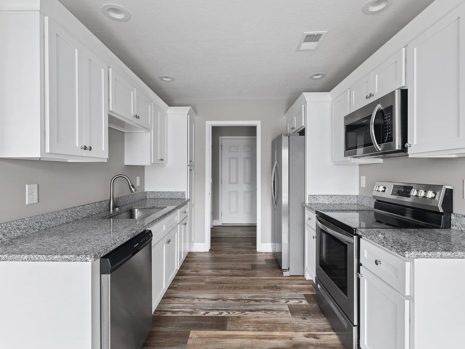 3 bed, 1700 sqft, $1,925 — Photo 4