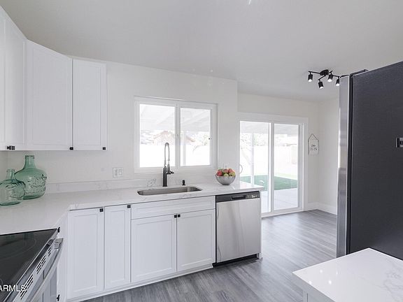 5th image of 3930 W SARAGOSA Street