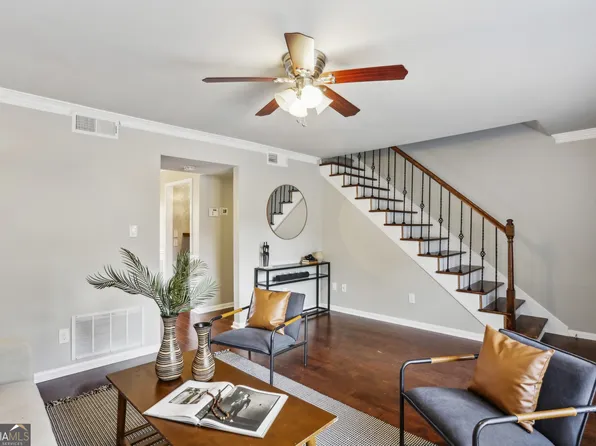 29 La Rue Pl NW, Atlanta, GA 30327