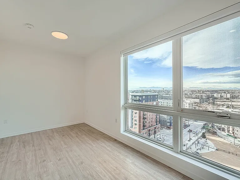 2059 19th St - Web Quality - 021 - 55 Studio 2 1429