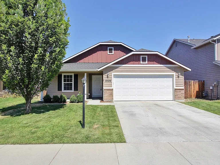 10016 W Littlewood St — Photo 1
