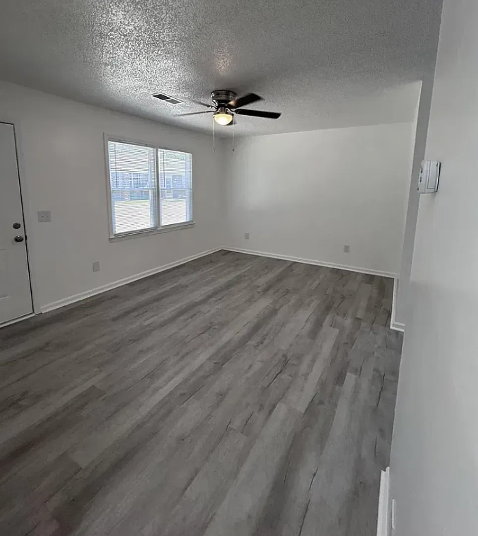 Beautifully Updated 2-Bedroom Home in West Columbia! — Photo 2