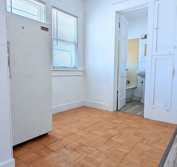 1200 N Severance St — Photo 4