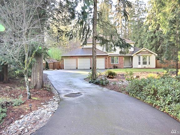 Nice Driveway into Your Home with Plenty of Parking!