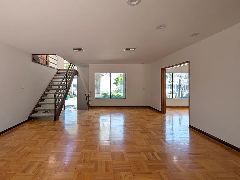 545 Hillgreen Dr — Photo 8