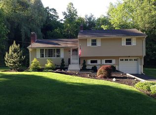 33 Deepwood Dr, Madison, CT 06443