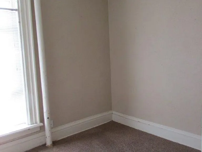 209 E Mifflin St — Photo 28