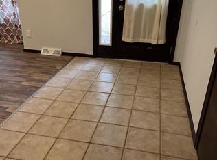 925 NW Canterbury Ct, Blue Springs, MO 64015