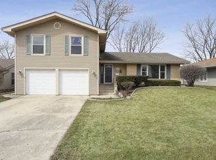 1860 Claremont Rd, Hoffman Estates, IL 60169