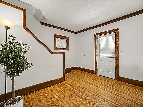 5th image of 116 Barberry Ter