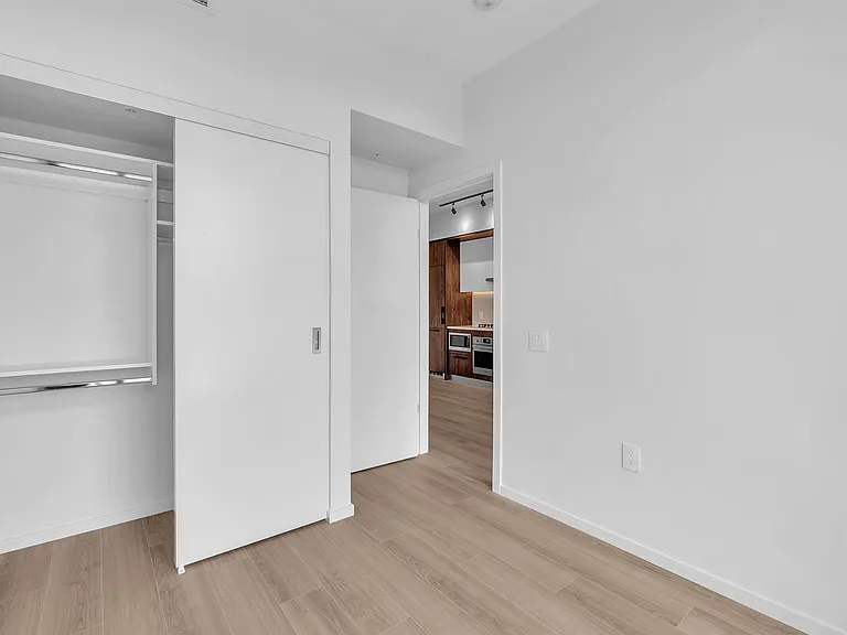 2729 Kingsway #4XX — Photo 13