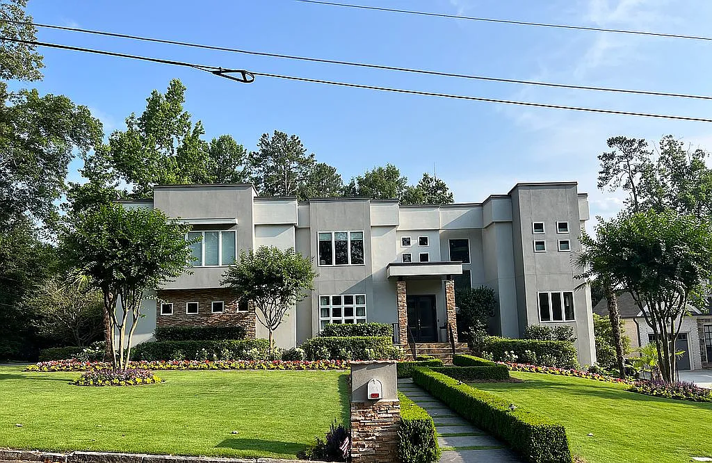 590 High Point Ln photo 1