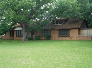 1513 S Rodgers Dr, Graham, TX 76450