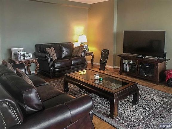 5th image of 2100 Linwood Ave APT 12R