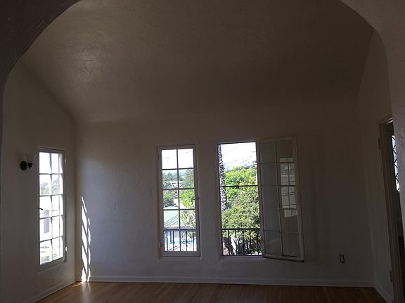 2nd image of 1806 1/2 Lucretia Ave
