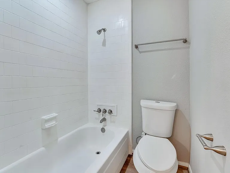 9407 Stockwell Dr — Photo 18