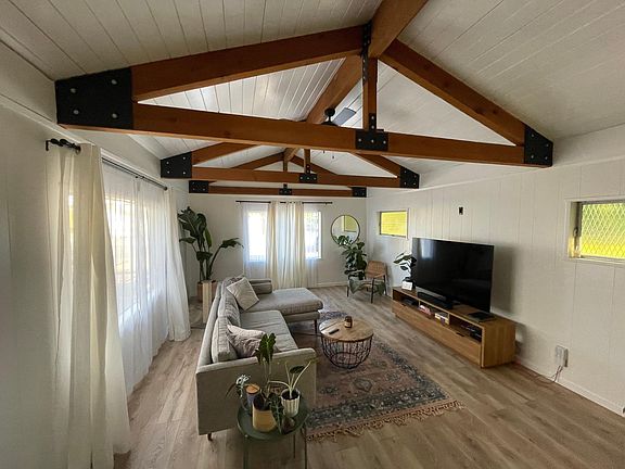 3rd image of 4999 Castlewood Ct