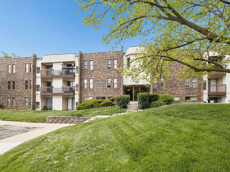 1st image of 2216 Country Club Dr APT 15